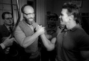 Арнольд приехал в москву удивить своего кумира. Власова