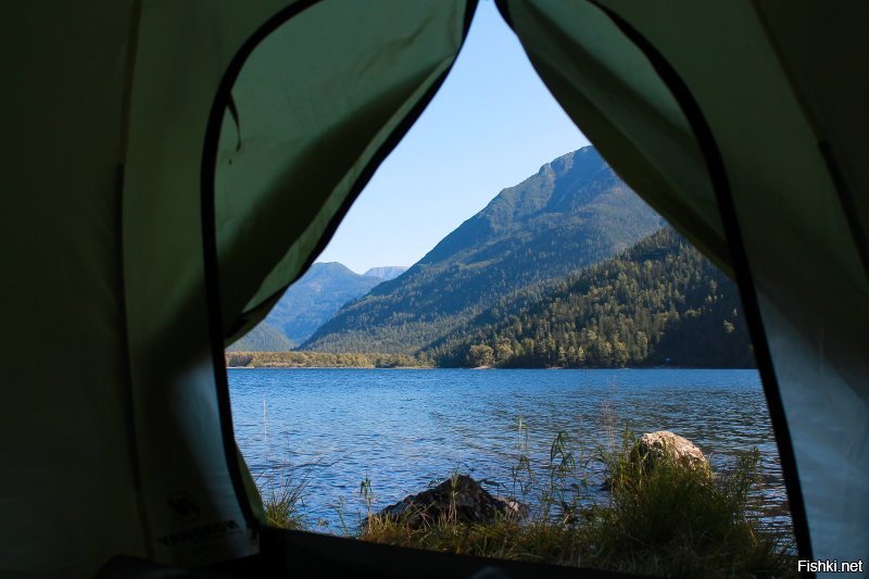 Мой вид из палатки когда был на озере Соболиное.