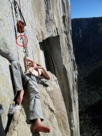 Боюсь высоты! Пока смотрел картинки по рукам пробежал табун мурашек! 
Особенно от этой картинки где как будто сломан карабин)