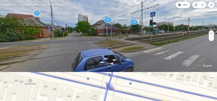 Насколько я понимаю, Тойота, стоящий за ней а/м с регистратором и Хендай, двигаясь на свой сигнал светофора, начали поворачивать налево. Согласно ПДД они должны при таком маневре уступить дорогу трамваям (и попутному, и встречному относительно их первоначальной траектории движения до начала маневра), а так же автомобилям, движущимся во встречном направлении.
Но в этом всём смущает то, через сколько появился трамвай... ну и конечно же, само его эффектное появление. Как он мог не заметить автомобили, перегородившие ему движение, если на этом участке дорога прямая с хорошим обзором? А скорость, с которой двигался трамвай, указывает на то, что он явно проехал остановку, которая видна на ролике справа. Похоже, что реальным виновником ДТП является водитель трамвая. Интересно, как это расценят сотрудники ГИБДД.