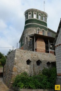 Ну, оригинально... 
Но лично мне больше нравится проект из бутылок шампанского