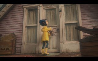 Нет, это герб РФ. Да и по сюжету Бобинский был русским. Ему из России присылали сыр "Жонглирующий медведь". В русском дубляже потерялся его акцент. А, например, в украинском дубляже, он единственный персонаж, говорящий по-русски.