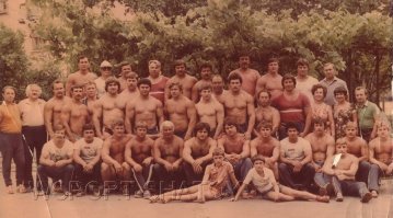 Мужчины должны выглядеть иначе.