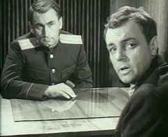 Это актеры, автор. Они делают свою работу. Лавров-Ленин, Лавров - вор Лапа.