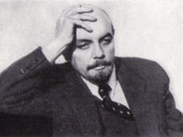 Это актеры, автор. Они делают свою работу. Лавров-Ленин, Лавров - вор Лапа.