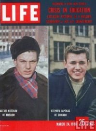 На верхнем снимке, золотая молодёжь СССР 1945 года, самому старшему 29.  Ниже обложка журнала Life, март 1958 года. На обложке слева 17 летный школьник из СССР, москвич Алексей Куцков и его американский сверстник Стивен Лапекас.