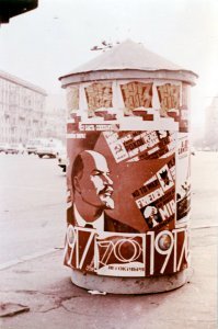Можно стать владельцем афишно-рекламных тумб, только вместо бумаги использовать эти экраны.