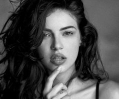 опытная итальянка сделала все, что бы его пушка не выстрелила раньше времени;)