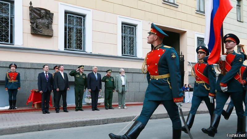 А чем эти либеральные враги отличаются от путинских патриотов? 
Путинские дружки открывают памятную доску организатору блокады Ленинграда Маннергейму.  Тут же и войска маршируют под власовским стягом.
В зеркало посмотрите, пропагандисты, бл...