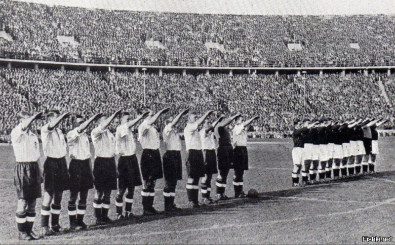 кстати, а не напомните как в футбол англичане в Германии играли, и на фото они показывали приветствие, какое?