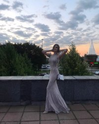 Если это не фотошоп, то у деффки ИМХО просто идеальное тело!:)