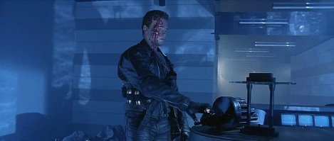 А синим светофильтром в фильмах обычно изображается темнота... :)