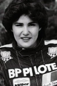 В молодости красивая была. Впрочем, и сегодня для своего возраста - очень даже ничего.