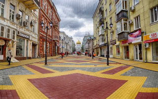 Соборный - не то место. Самолет стоял между Садовой и Соборной площадью имхо.
А на современном фото Соборный от Ц.Рынка ниже к  Дону