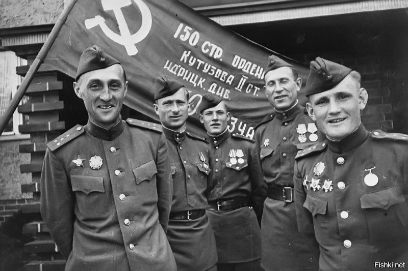 Дизлайк аффтару-пропиндоснику за название. История не имеет сослагательного склонения. ПроЕкты хэрра Гитлера не особо то и изменили в те времена ход истории. Вундерфафля фундервафлей НО ... очень многое зависело от ... рядовых пехотных Ваней. Это они вогнали все немчуровские вундервафли хэрру Гитлеру в одно место.
