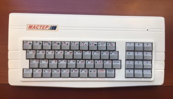 дык спектрум и выбрал, зеленоградский мастер, он чутка подороже был, а конструктор это на Ленинском?? доп клава с боку че стоила, и прошивка 92 кода))))