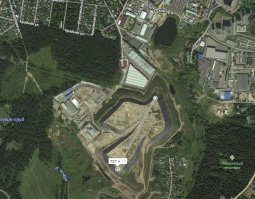 В чем паника? У нас свалки больше.
Размер этой свалки 507 метров по диагонали.
В сравнении с свалкой в Кучино - 704 метров. 
А если поЯндексите свалку под Ногинском, Полигон захоронения ТБО Тимохово, то его размер самой свалки 700 метров, а сам полигон 1,4 км!