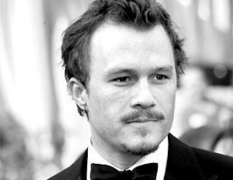 еще и похож на Хита Леджера