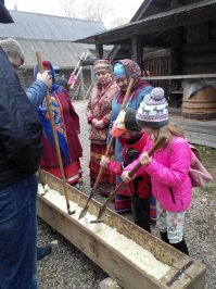 Праздники там хорошие проводят. С квестами и играми.