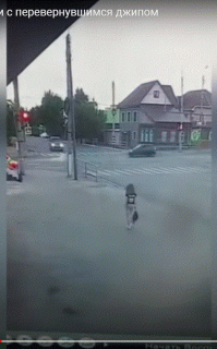 А причем тут стоп линия? Граница перекрестка где? заезд за стоп линию не дает права закончить манер, только заезд на перекресток. пджерик проехал на красный. Если это видео будет в ГИБДД должны признать виновным.