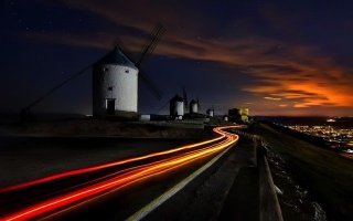 Имеет ли автор поста представление о разнице фото, сделанных на длинной и на короткой выдержке...