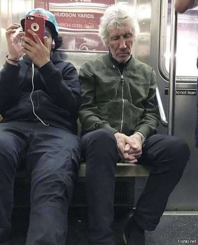 Как вам дедушка в метро?
