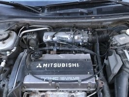 Вот он мой. Поробех 303000 км. Достаточно живой двигатель при том, что часто кручу его больше 6000.