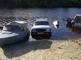 Волги, они такие... они могут впадать в любое море, в данном случае в Карское.;)