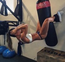 Женский образ в демотиваторах