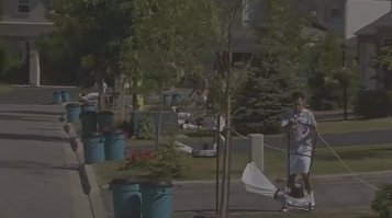 Мальчишки побрились налысо, чтобы поддержать больного деда, но получили за это в школе