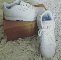 "Способ действительно работает, кроссовки выглядят как новые"
конечно отлично выглядят, на фото они новые, хотя бы бирку сняли бы для фото