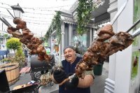 На , не реви 

Ведь кто то всё лето (и не только) их делает , работа такая .