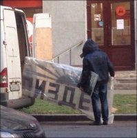 Таракан заполз в ухо спящего вьетнамца