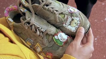 Простой способ вернуть кроссовкам былую белизну за считанные минуты