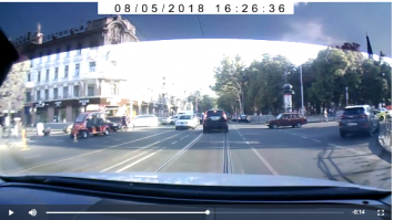 Правый ряд полон машин, (ц)

да неужели?
