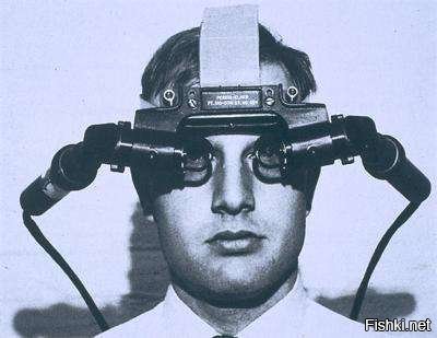 1968 г. первый шлем виртуальной реальности

 1994 год VR-шлем ориентированный на массовое пользование: VFX1.

 1995 год Virtual I/O выпустила очки виртуальной реальности. I-Glasses предполагалось использовать в создании домашней развлекательной системы   очки подключались ко множеству устройств, будь то компьютер, телевизор, или видеомагнитофон. Это было стильное и легкое (~300 грамм) 

 1997 год Sony выпустила Glasstron

Чем не очки из фильма?