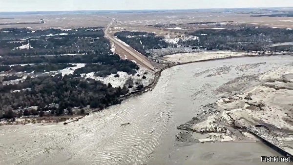 Наводнение в штате небраска 2 мес назад. Куда смотрят власти, почему не предупреждают такие бедствия, почему замалчивают?!