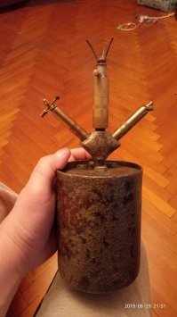 Классное хобби ! я вот лично по железу Вов..чищу,деактив делаю..из глины красоту ) все руками,щеткой по металлу..