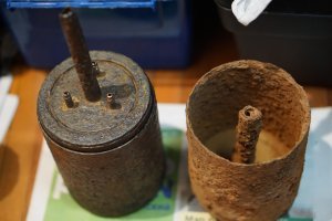 Классное хобби ! я вот лично по железу Вов..чищу,деактив делаю..из глины красоту ) все руками,щеткой по металлу..