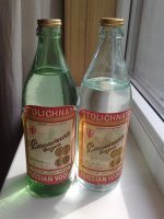 Признаюсь честно, я сразу и не понял смысл демотиватора.
От четвертой бутылки чего может прийти белочка?
Пива? Фигли там с двух литров-то?
Пришлось подключить дедуктивный метод.
Баклажки с пивом открываются достаточно тихо, поэтому она бы их не услышала. Да и три по полтора - это обоссаться про войну, но до белочки ещё далеко.
Вино и шампанское не подходят, т.к. вопрос адресован представителю мужского пола.
Водка, виски и коньяк тоже открываются почти беззвучно.
...хотя погодите-ка!
Просто это очень старый дем. И вот, что услышала белочка

ПС. Мужики, помните этот звук? ;)
