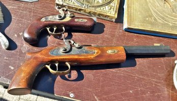 Бельгия... Столик и зеркало -  50 евро...