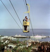 слева теплоход типа "Иван Франко" ( сдан на слом в 1997 году)R.I.P
а справа д\э "Россия" построенный в 1930 годах в Германии в одном экземпляре.Краткая история:
-первое имя  "Patria", ходил два года у берегов Южной Америки
-в 1940 году переоборудовали в плавбазу или в плавказарму.(неважно)
-1945 году англичане незаконно присвоили себе обозвали "Empire Welland"и использовали для перевозки войск
- Лайнер Patria сыграл свою роль в истории Второй мировой войны: 10 мая 1945 на корабле располагалась контрольная комиссия во главе с генералом Трусовым. По его указу на борт были приглашены генерал-полковник Альфред Йодль, адмиралы Дёнитц и фон Фридебург. Последний, попросив разрешения выйти, застрелился у себя в каюте. Остальных арестовали.
-1946 году вернули СССР как законному владельцу после двух рейсов через Атлантику.
- 7 февраля 1946 года дизель-электроход был получен СССР в числе других судов по репарации и передан на баланс Черноморского пароходства под наименованием «Россия». До мая 1947 года «Россия» работала на первой международной линии, созданной в Черноморском пароходстве после Великой Отечественной войны (Одесса   Нью-Йорк), сделала несколько спецрейсов по перевозке репатриантов из Бейрута в порт Батуми
-снимался в фильмах: "Запасной игрок",Брилиантовая рука","Контрабанда"
 -В 1985 году судну сменили название на "Анива" и отогнали в Японию для разделки на металлолом.(R.I.P.)