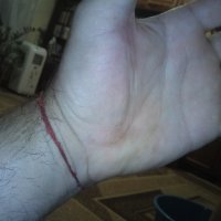 Красная нитка на моей руке, но к каббале не имеет никакого отношения, это древние славянские ведьминские обряды.
PS Ведьма от слова Ведать - знать. А не то как их попы средневековые выставляли дабы отжать имущество либо уничножить конкурента.