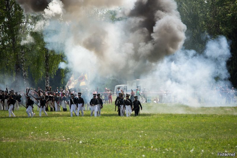 Пиротехники работают и на мероприятиях, типа, Бородино или Ватерлоо. Вот немного фото. К сожалению, далеко не все мои...