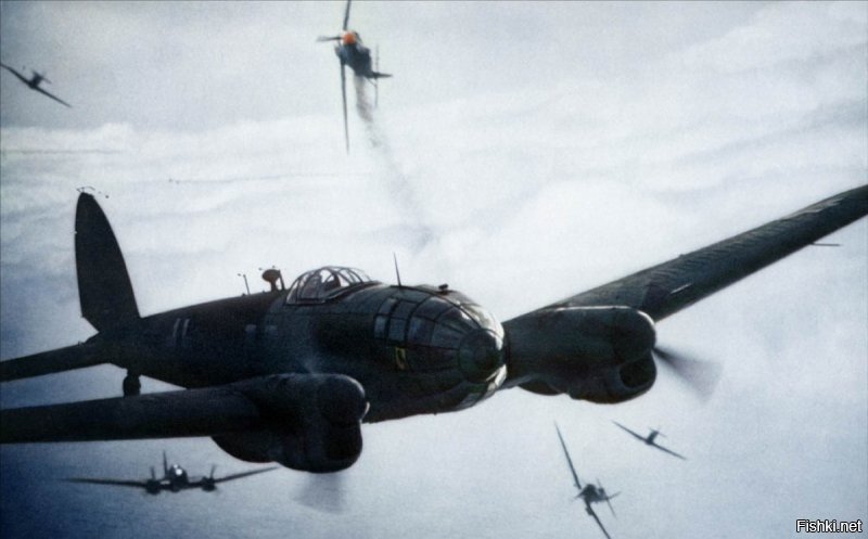 Кстати, что касается настоящих "немцев" в кино: в британской эпохалке 1969-го года "Битва за Британию" летали реальные Bf.109.К тому же помогли испанцы - они предоставили свои испано авиасьён бушон, которые были лицензионной версией Bf.109 "густав". В роли хейнкелей 111 выступали испанские же лицензионные версии бомбера CASA - испанцы передали аж три десятка самолётов британцам для съёмок. Более того, в одном из эпизодов испанским "мессерам" пришлось играть роль харрикейнов, поскольку тех было недостаточно.