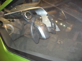 Такое впечатление, что этот "шедевр" появился на выставках только благодаря папаше этого "гениального дизайнера", который купил возможность выставлять это уйобище, чтобы сынишка поверил в себя и отказался от тяжелый наркотиков.
Вот, кстати, "интеръер" салона этого монстра, снятый лично мной на Тольяттинском автосалоне в 2009 году.
Да, с уже 10 лет этот крокодил всплывает в постах!