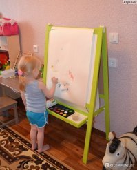 "Ваниш" мать вашу! Инженеры и химики сделали быт приятным и комфортным. Даже если ваще не вдупляете, загуглите, а не идите за советом на форумы к таким же тупым п#$%ам.
А вообще ребенок предсказуем, тем более, если его интеллект не превосходит родительский. Купите мольберт в той же ИКее. У меня ребенок вообще ничего не испортил, кроме нескольких игрушек.
Можно рисовать мелками, фломастерами, а с бумагой - всем остальным.