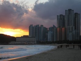 А мне больше Пусан нравится. Там тепло и море есть.