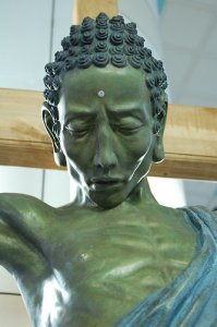 То что вы не тёмный, а тёплый, заметно из далека. Выберите себе Иисуса по вкусу. Посмотрите "Американские боги", что ли. Там этот момент обыгран.