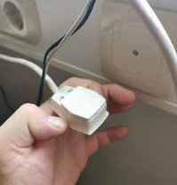 "Вначале хотел сказать - Фотошоп"
Мне вот всегда интересно, а какой смысл вообще что то подобное делать в ФШ. Заморачиваться. Вот для чего? Вы умеете работать а ФШ? Что бы так чисто и реалистично сделать такую вилку из обычной, мне бы часа 2 понадобилось. Так я в ФШ 15 лет работаю. Ладно еще что то действительно прикольное сделать, но тут то какой смысл???
Заметим, штырьки не накопипащены, везде разные блики. Вот кто нахрен этим будет заморачиваться? Как же меня злит это, чуть что - фотошоп!

Все, нет розетки - нету споров!)))